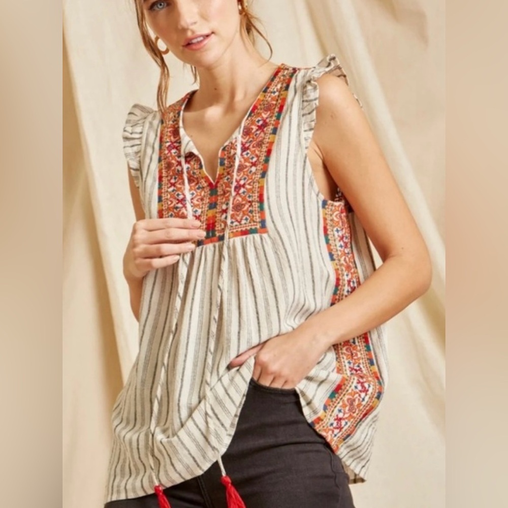 Savanna Jane Embroidered Peasant Top ✨